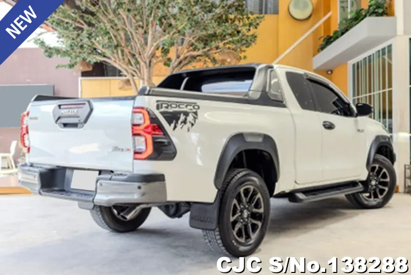 Toyota Hilux in White for Sale Image 2