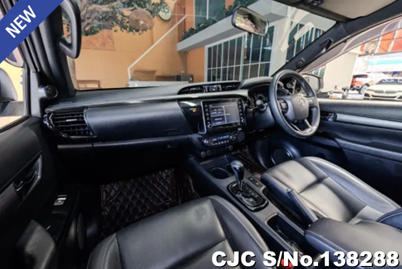 Toyota Hilux in White for Sale Image 8