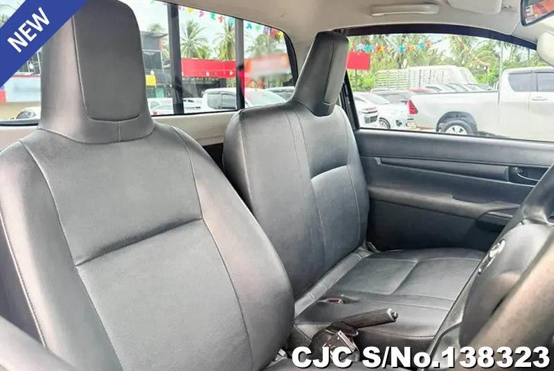 Toyota Hilux in Gray for Sale Image 5