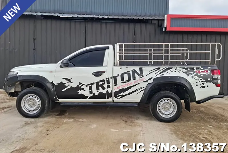 Mitsubishi Triton in White for Sale Image 5