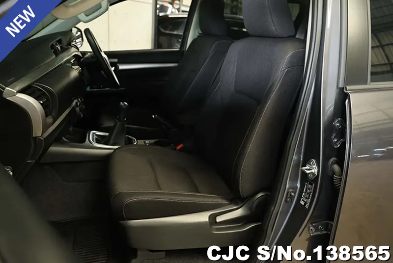 Toyota Hilux in Gray for Sale Image 9