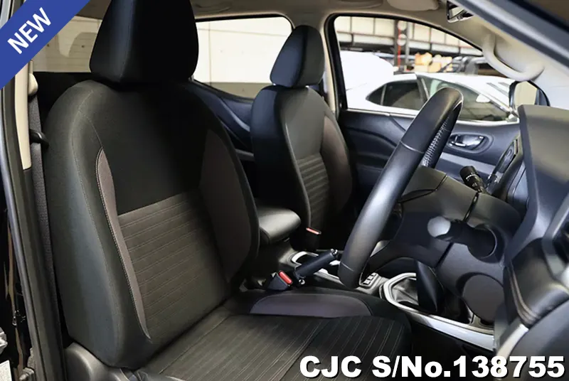 Nissan Navara in Black for Sale Image 7