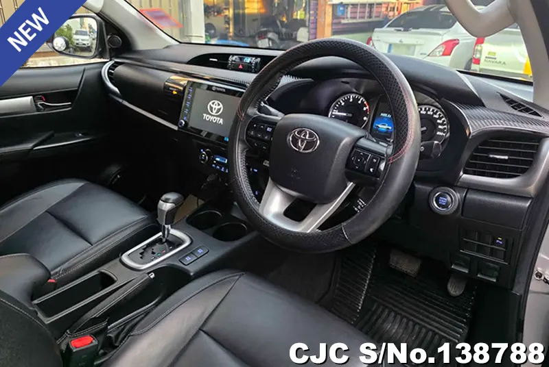 Toyota Hilux in Gray for Sale Image 7