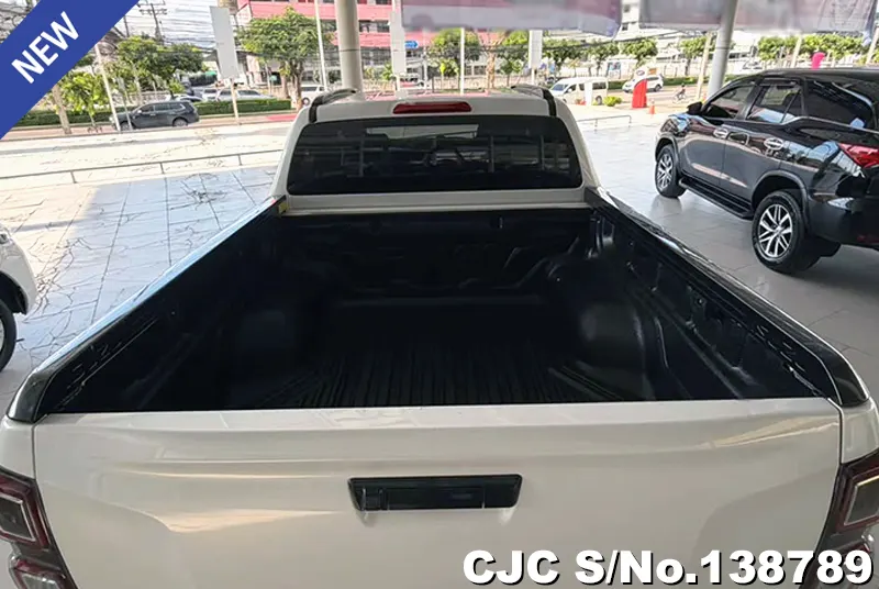 Isuzu D-Max in White for Sale Image 6