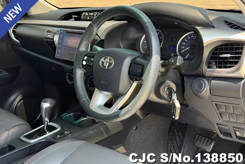 Toyota Hilux in Gray for Sale Image 7
