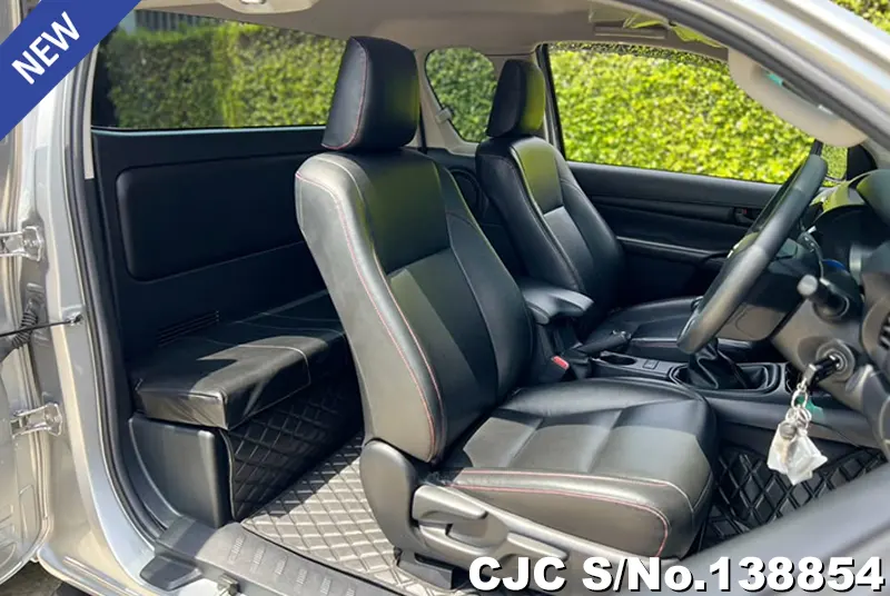 Toyota Hilux in Gray for Sale Image 8