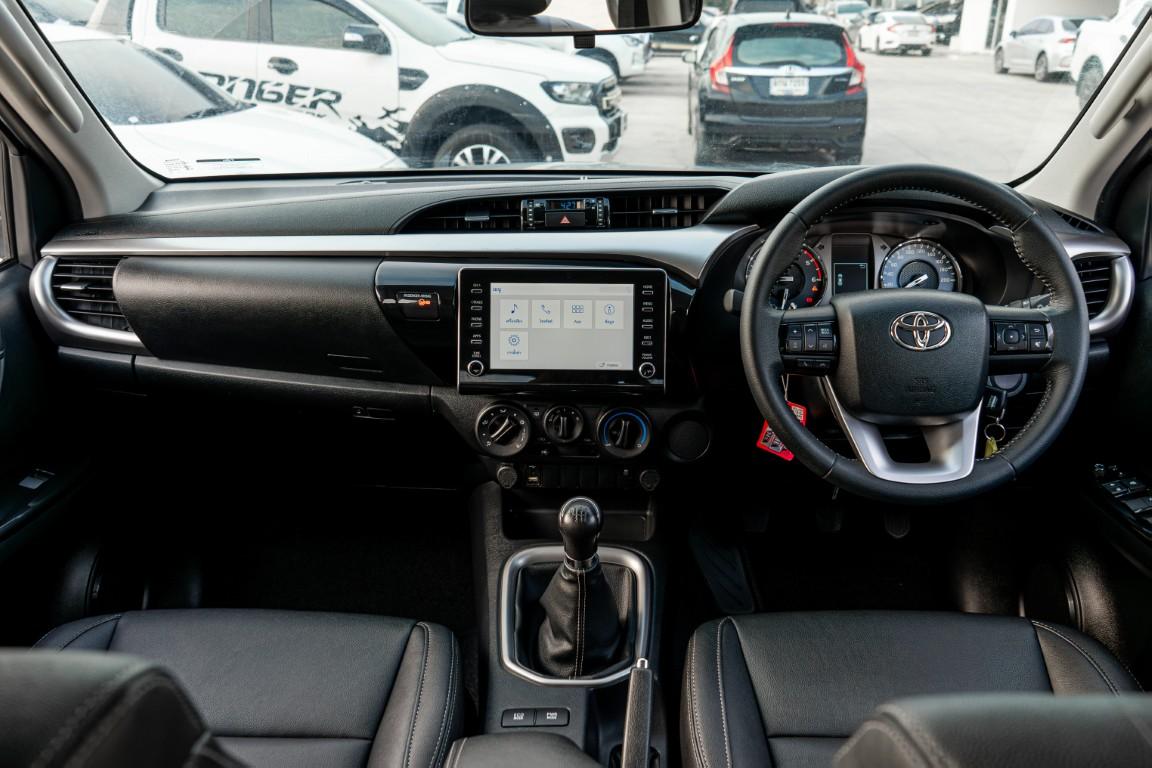 Toyota Hilux in Silver for Sale Image 4