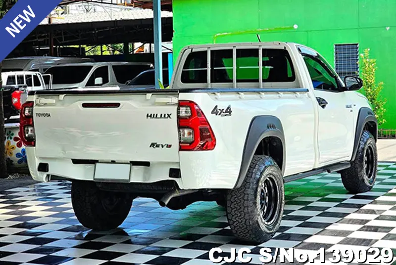 Toyota Hilux in White for Sale Image 2