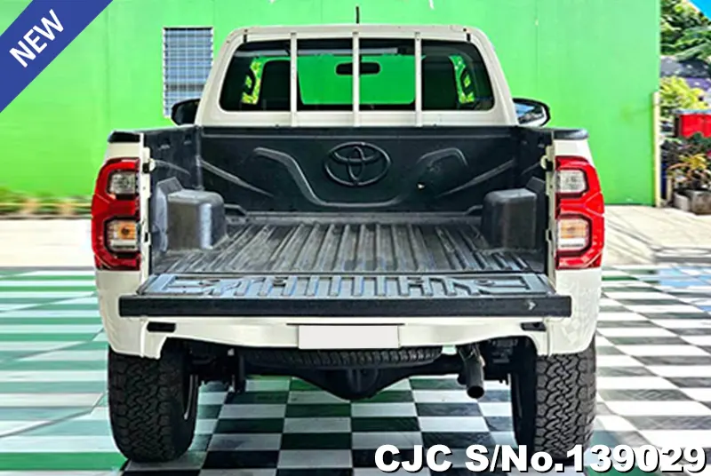 Toyota Hilux in White for Sale Image 6