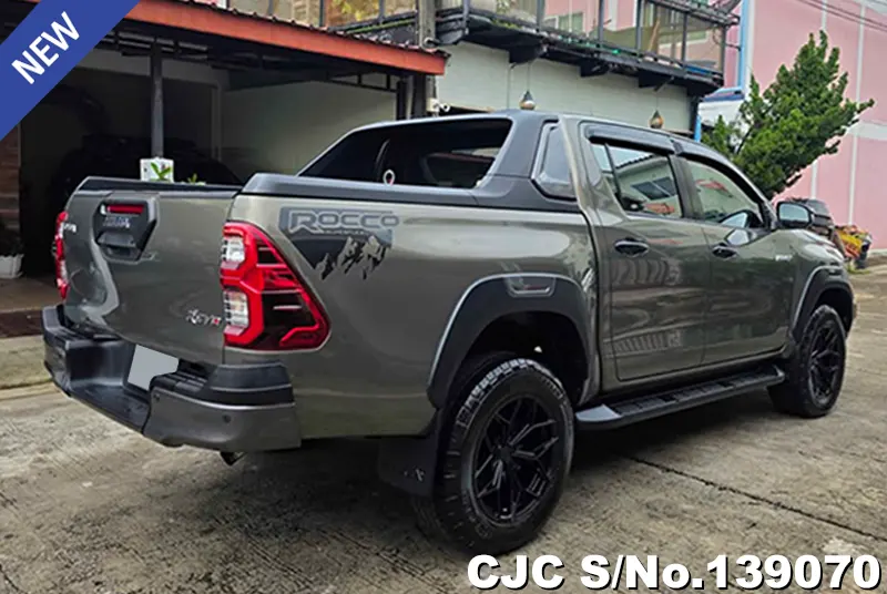 Toyota Hilux in Oxide Bronze Metallic for Sale Image 2