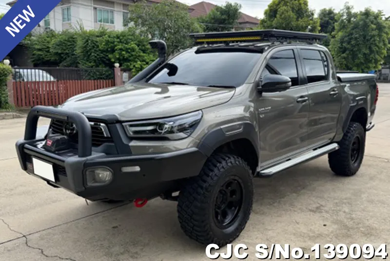 Toyota Hilux in Oxide Bronze Metallic for Sale Image 2