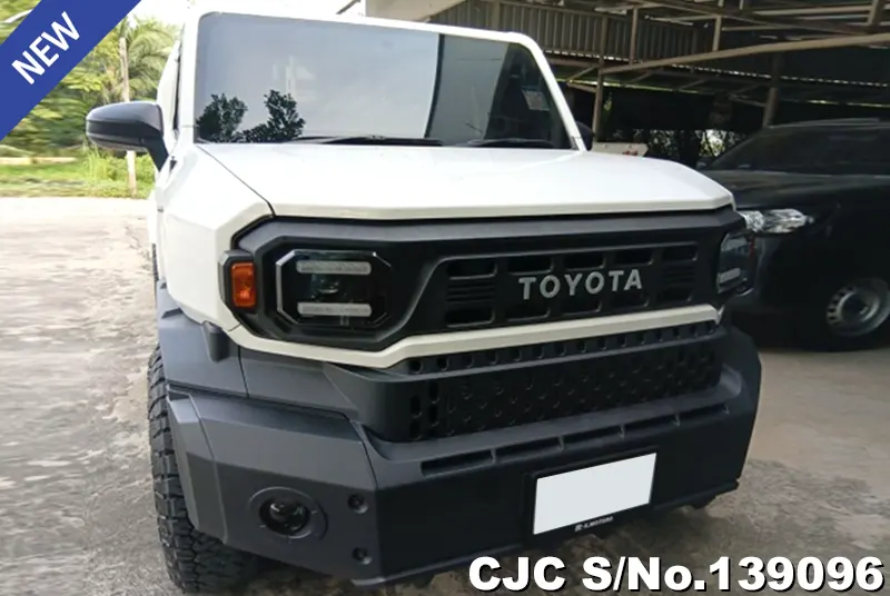 Toyota Hilux in White for Sale Image 4