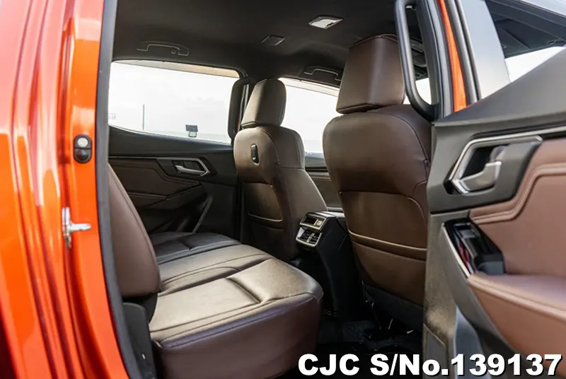 Isuzu D-Max in Orange for Sale Image 11