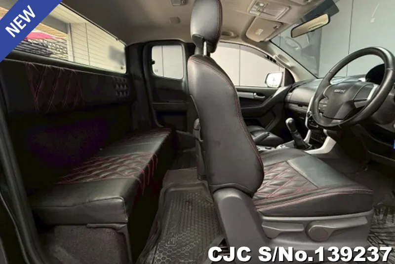 Isuzu D-Max in Black for Sale Image 10