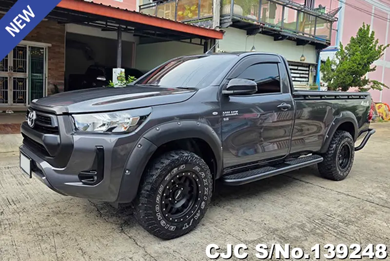 Toyota Hilux in Gray for Sale Image 3